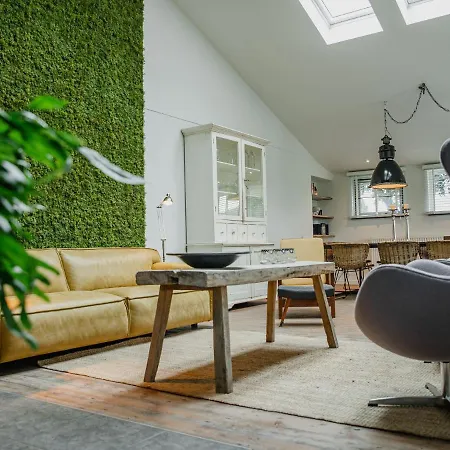 Spacious In With Garden