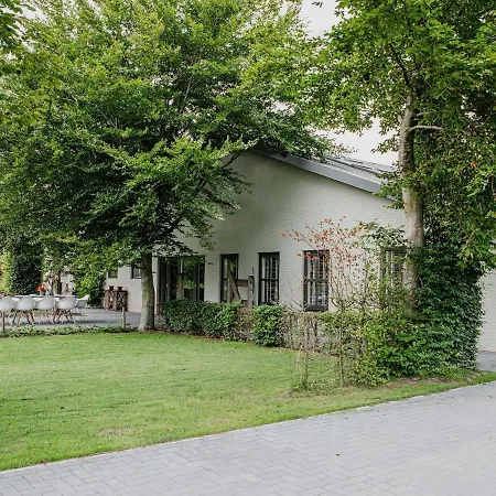 Spacious In With Garden *