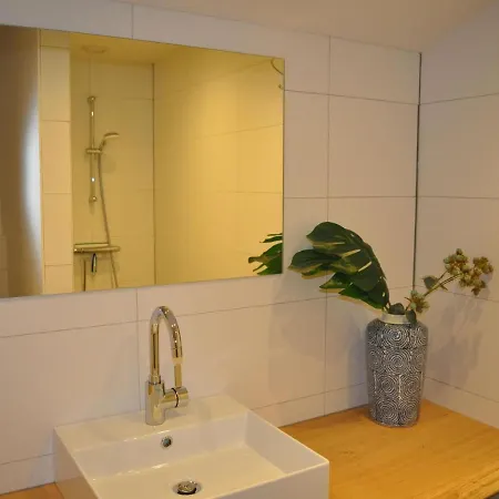 Spacious In With Garden